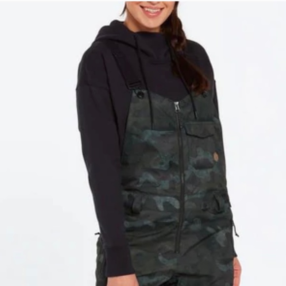 NEW XS Volcom Women’s Snowboard Swift Camo bibs w/ tags. - Picture 1 of 5